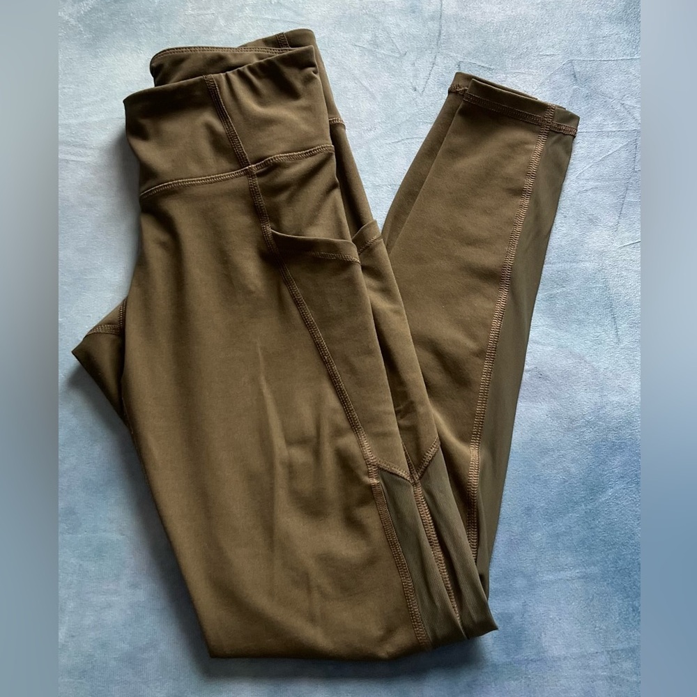 Women’s athletic leggings